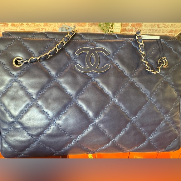 Chanel Blue Lambskin Hampton Bag - Picture 5 of 13
